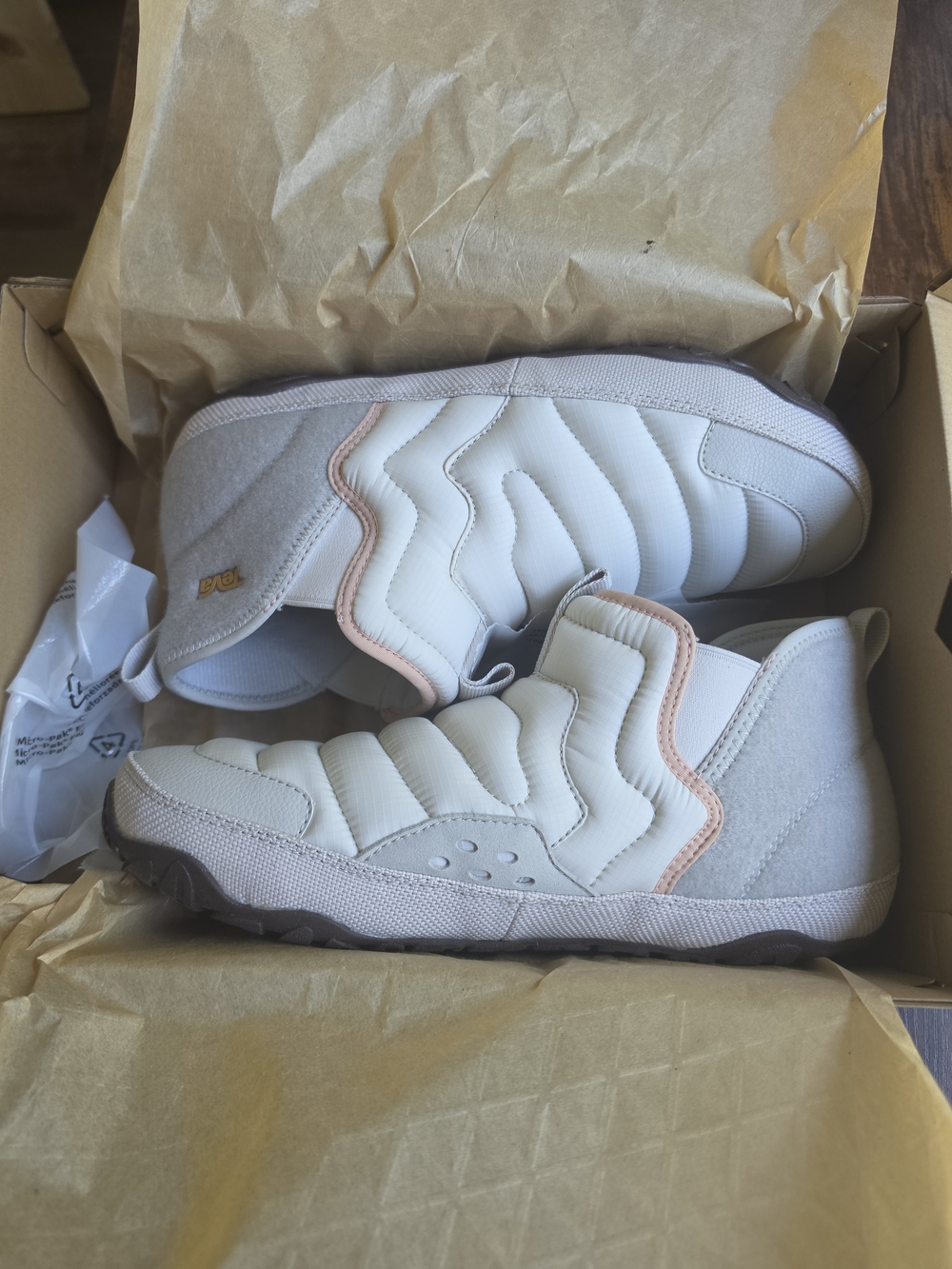 Teva Cream Quilted Slip-On Ankle Sneakers with Pink Trim - Picture 3 of 15
